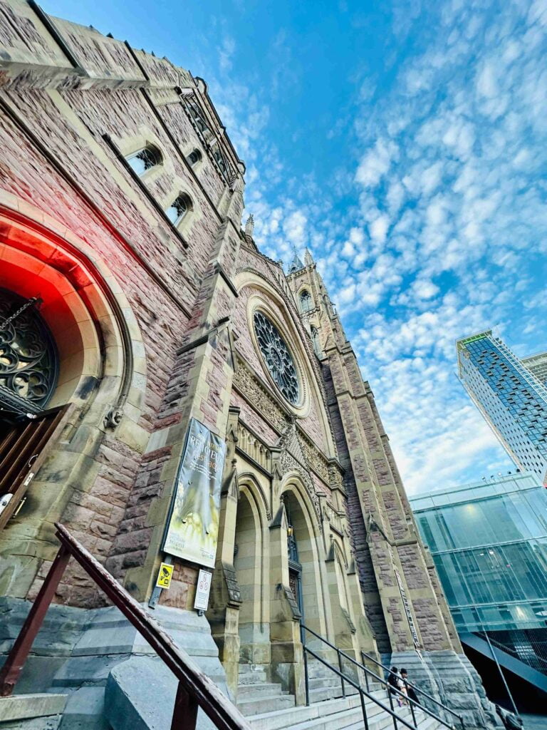 Le Balcon - Église Saint-James à Montréal